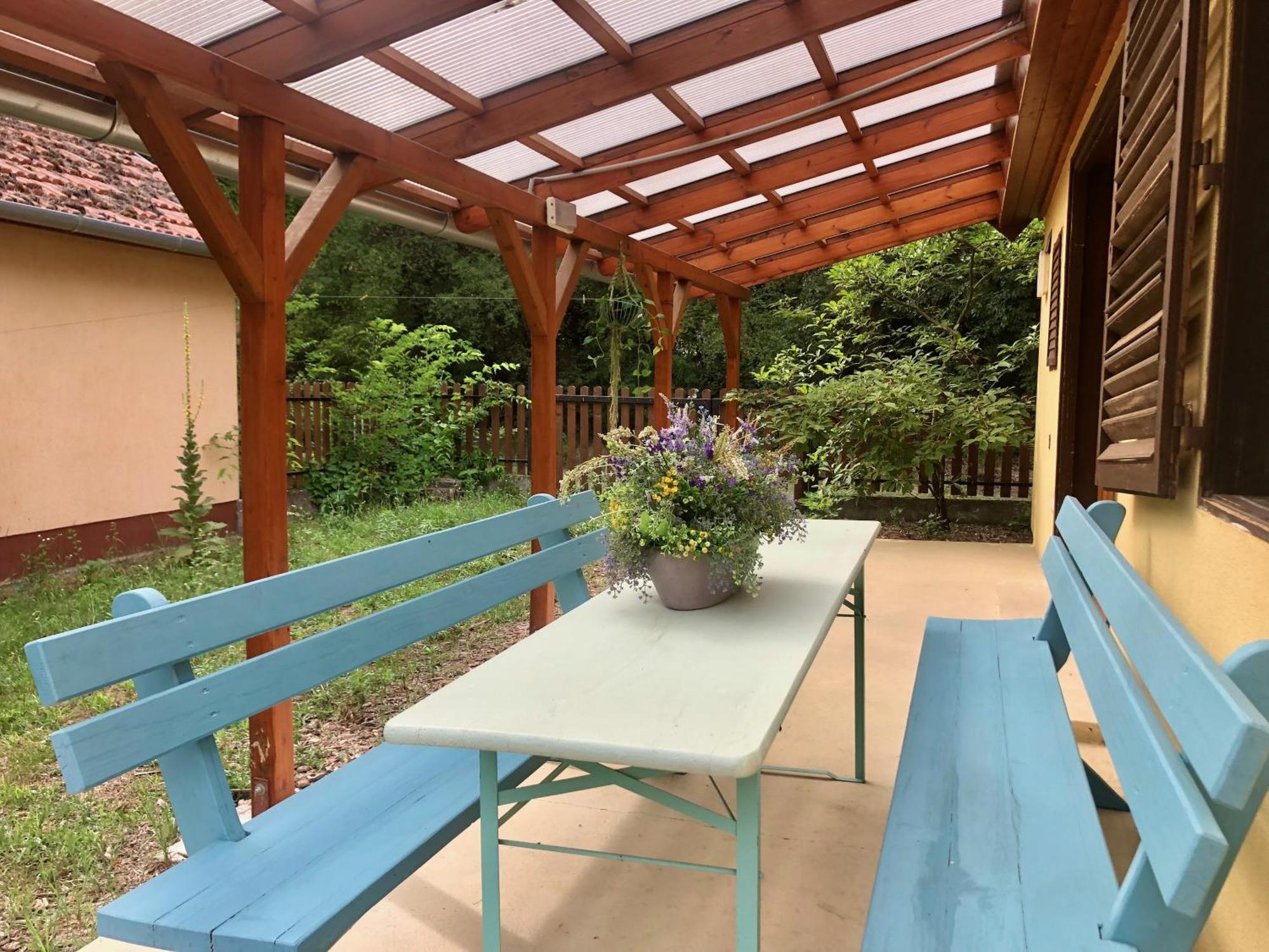Forest-Side Home By Recreational Lake Kunfeherto エクステリア 写真